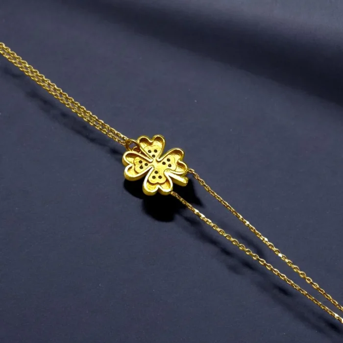 Collier avec Pendentif Trèfle en Or 18K