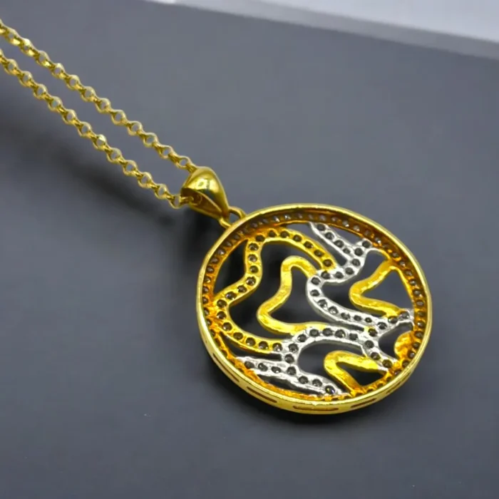 Collier avec pendentif cercle en or 18k