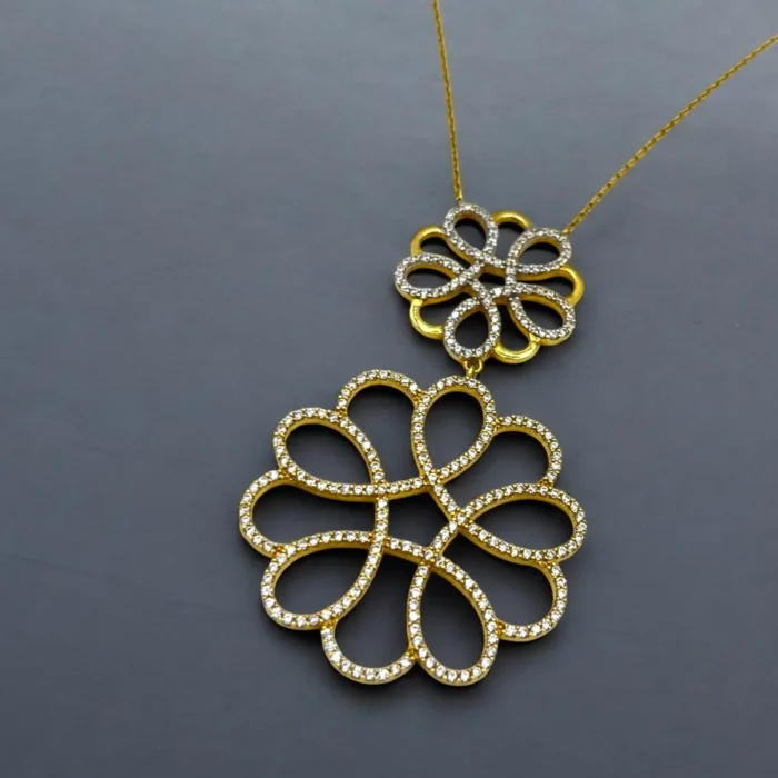 Collier Longue de Fleur Sertie en Or 18K