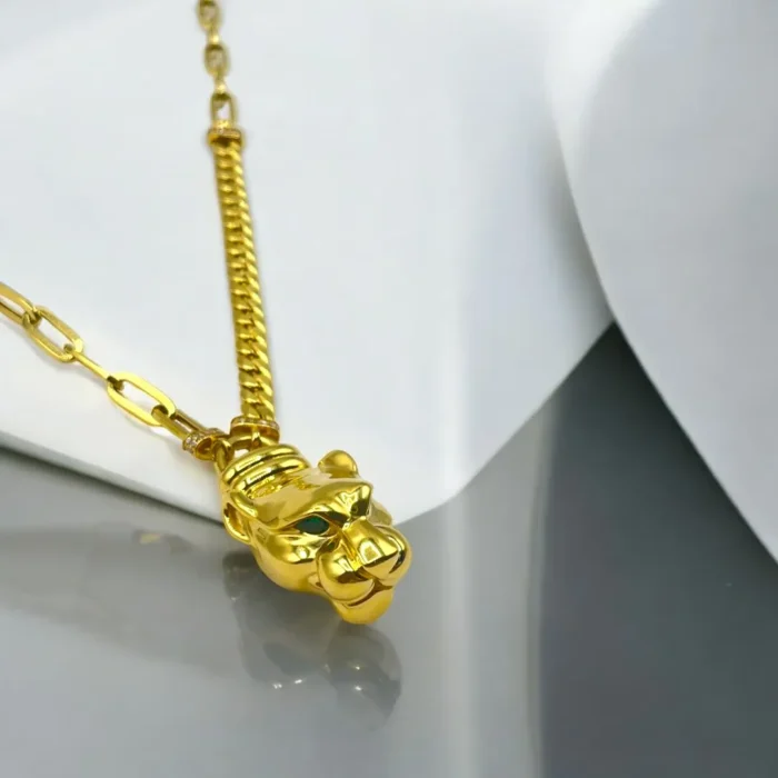 Collier en Or 18K avec Pendentif Tête de Tigre