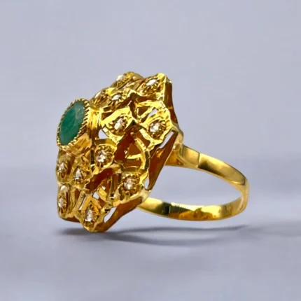 Bague Traditionnelle en Or 18k avec Émeraude