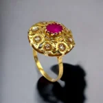 Bague Traditionnelle en Or Avec Rubis