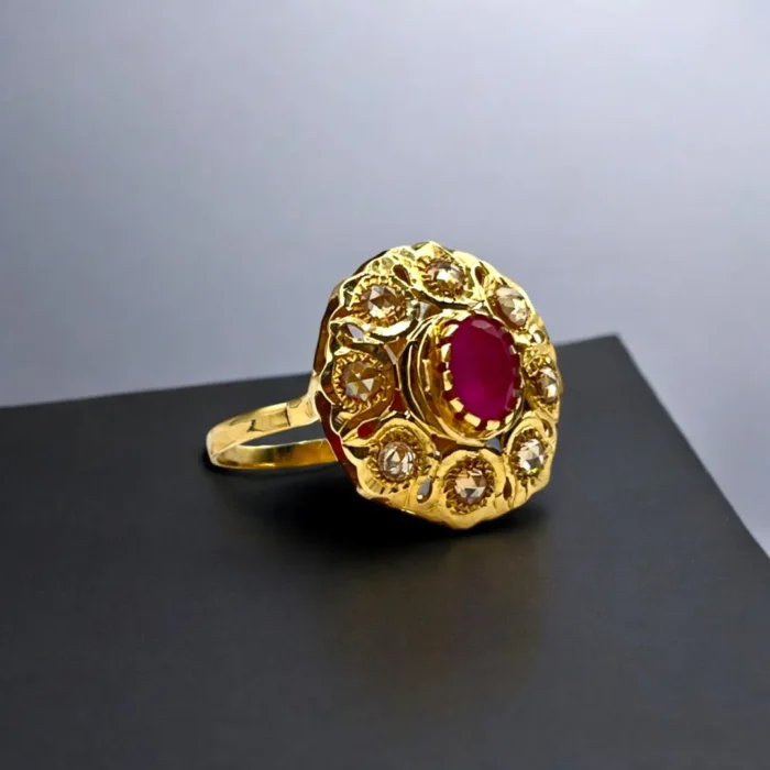 Bague Traditionnelle en Or Avec Rubis