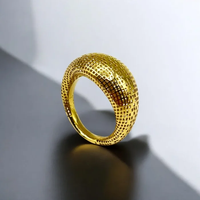 Bague en Or 18K avec Texture Unique