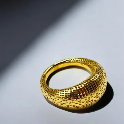 Bague en Or 18K avec Texture Unique