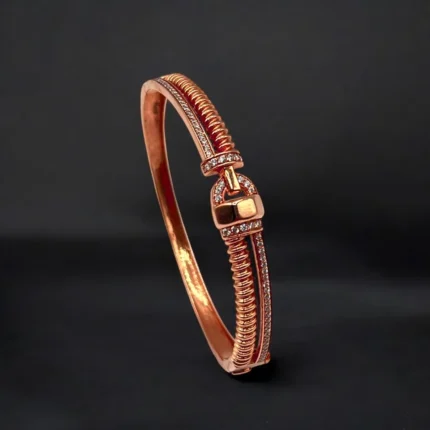 Bracelet en Or Rose 18K avec Détail Fermoir Stylisé