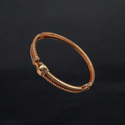 Bracelet en Or Rose 18K avec Détail Fermoir Stylisé