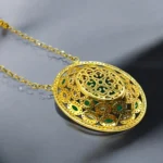 Sautoir en Or 18K Sertie de Pierres Vertes