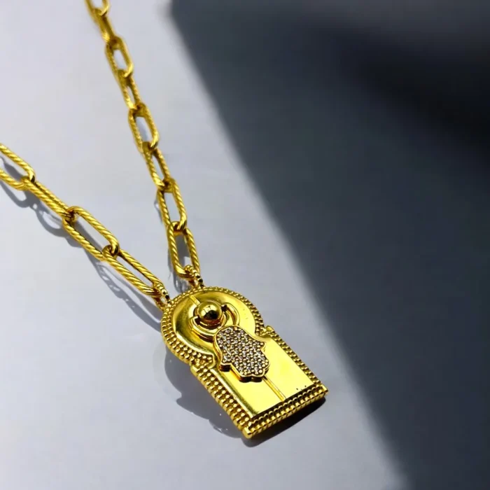 Sautoir en Or 18K – Une Réminiscence des Portes Anciennes