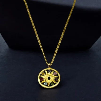 Sautoir en Or 18K avec Pendentif Soleil Orné de Pierres