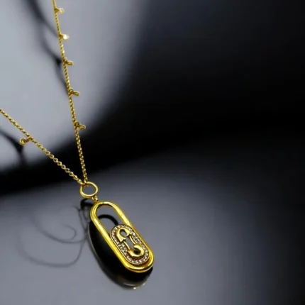 Sautoir en Or Jaune 18K avec Pendentif Ovale