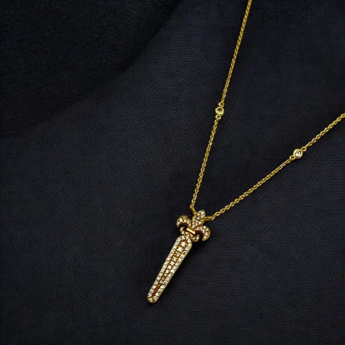 Collier avec Pendentif Épée Serti en Or 18K