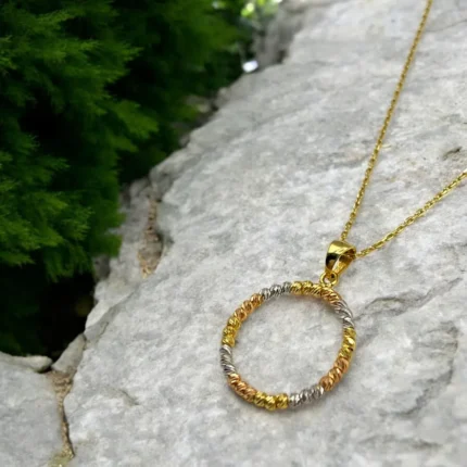 Collier avec Pendentif Rond en Or 18K