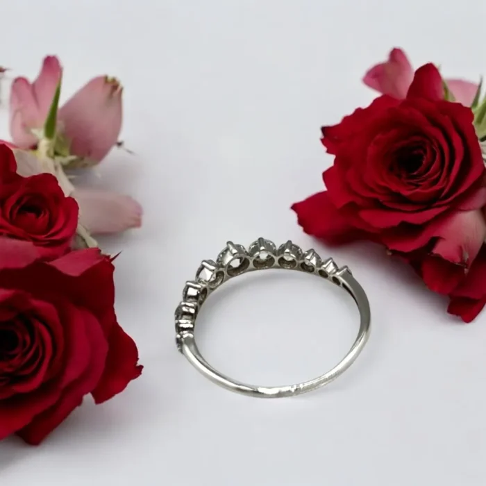 Bague Demi Alliance en Or Blanc 18k