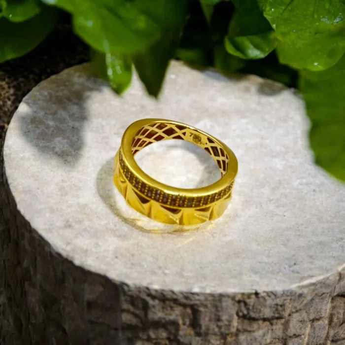 Bague Moderne Sertie en Or Jaune