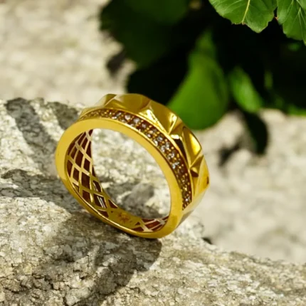 Bague Moderne Sertie en Or Jaune