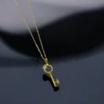 Chaîne en Or 18k avec Pendentif Clé