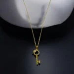 Chaîne en Or 18k avec Pendentif Clé