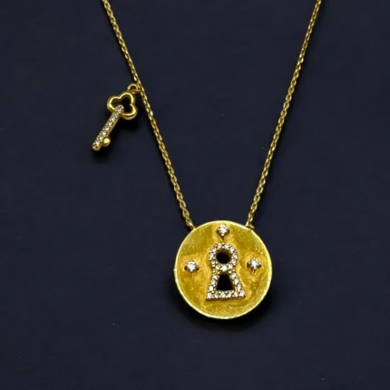 Collier Simple avec Pendentif Clé et Cadenas en Or 18K