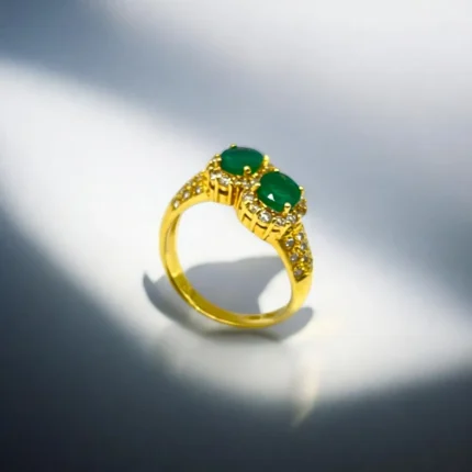 Bague en Or Jaune Sertie de Diamants et Émeraudes