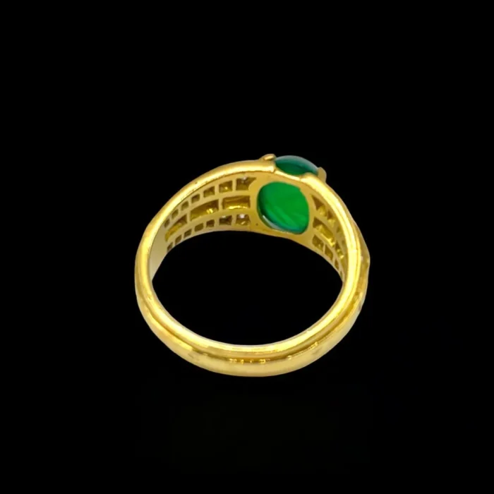 Bague avec Émeraude Centrale et Diamant