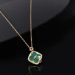 Chaîne Élégante avec Pendentif en Or et Diamant