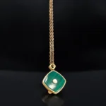 Chaîne Élégante avec Pendentif en Or et Diamant