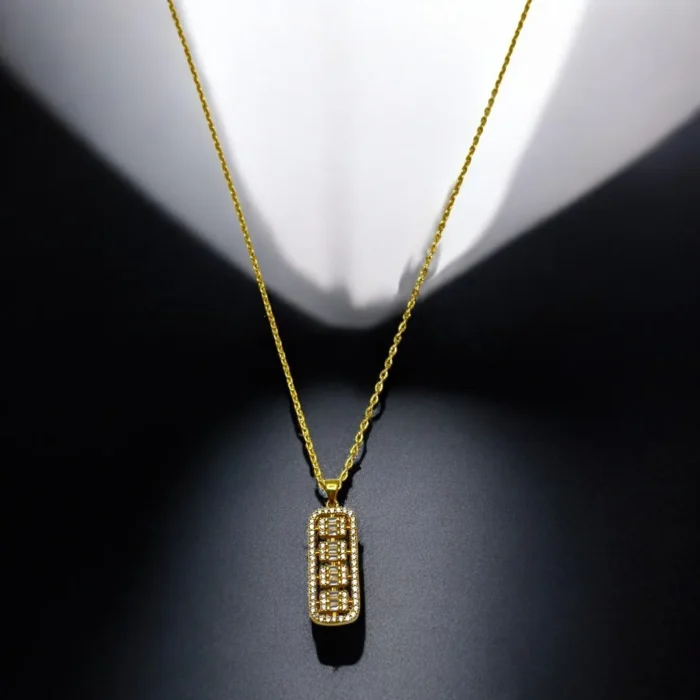 Chaîne en Or 18K avec Pendentif Moderne