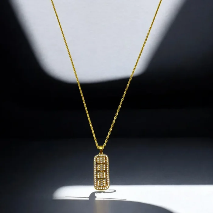 Chaîne en Or 18K avec Pendentif Moderne