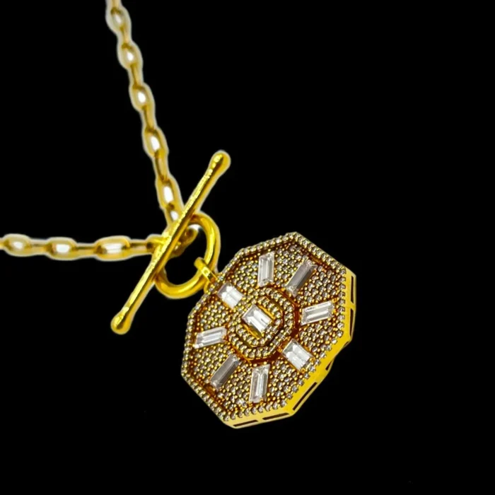 Chaîne en Or 18K avec Pendentif Moderne