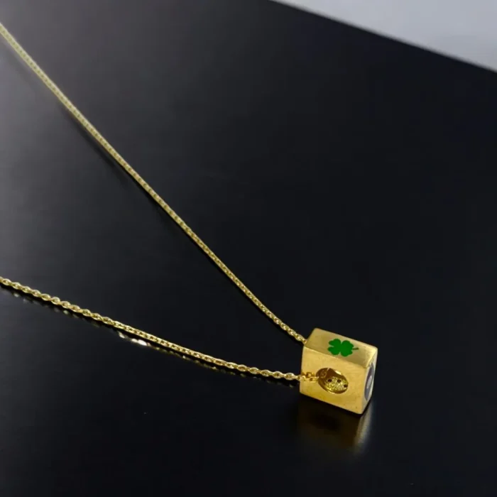 Chaîne avec Pendentif en Or 18K