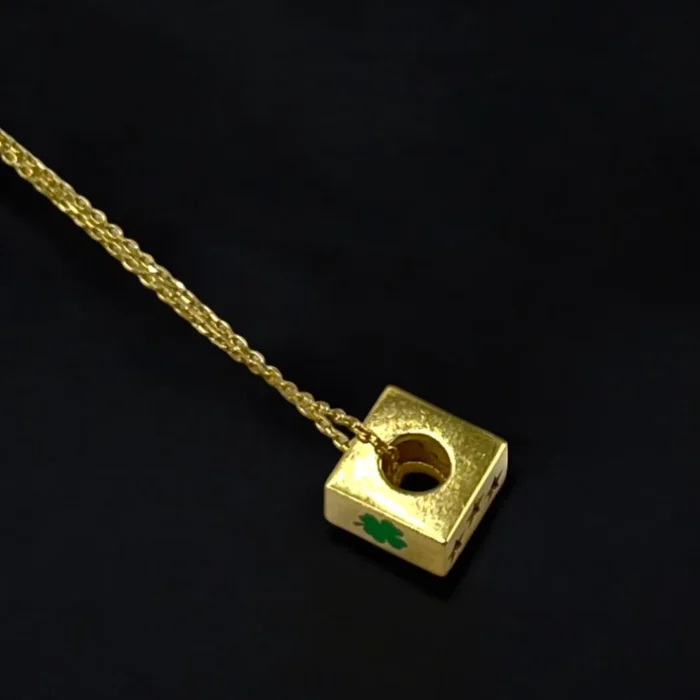 Chaîne avec Pendentif en Or 18K