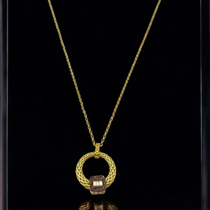 Chaîne en Or Jaune 18K avec Pendentif