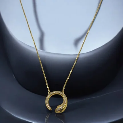 Chaîne avec Pendentif Tête de Serpent