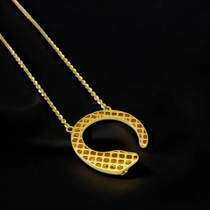 Chaîne avec Pendentif Tête de Serpent