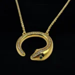 Chaîne avec Pendentif Tête de Serpent