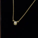 Chaîne Pendentif en Or avec Pierre Blanche