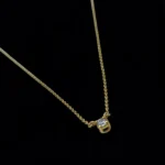 Chaîne Pendentif en Or avec Pierre Blanche